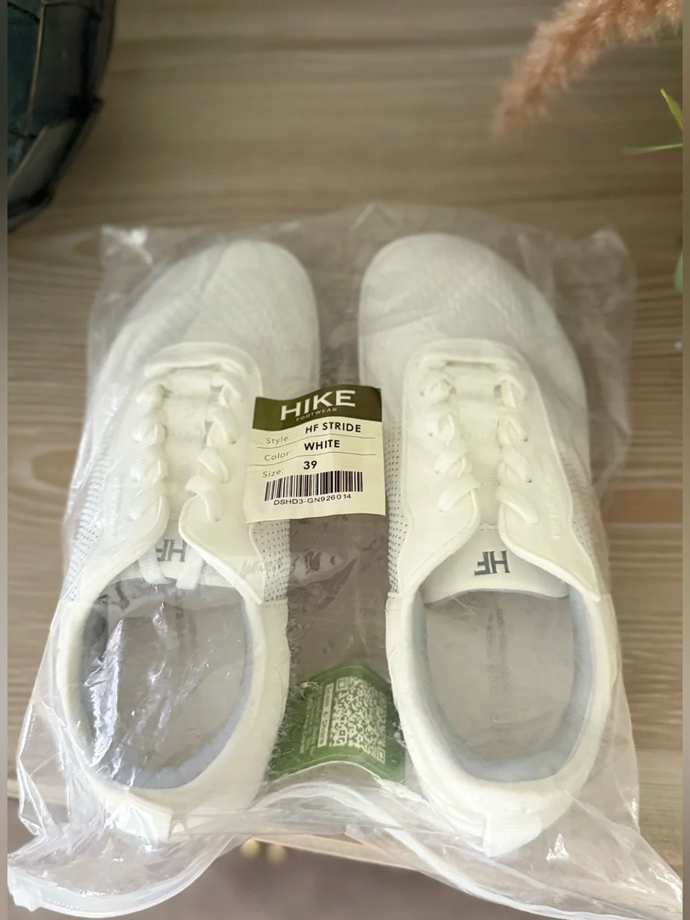 HIKE White HF Stride Lace-Up Sneakers 39 UNISEX bare feet